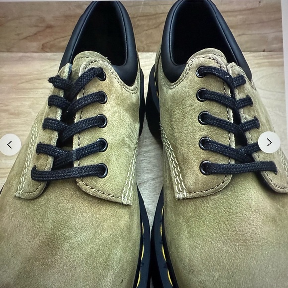 Dr. Martens Men's/ Women’s Olive Leather Oxfords new in box - Picture 3 of 6